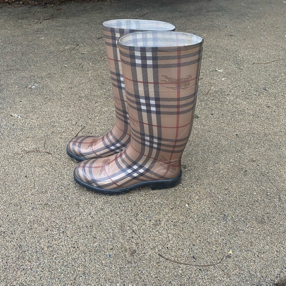 Authentic Burberry Rainboots - Picture 5 of 5